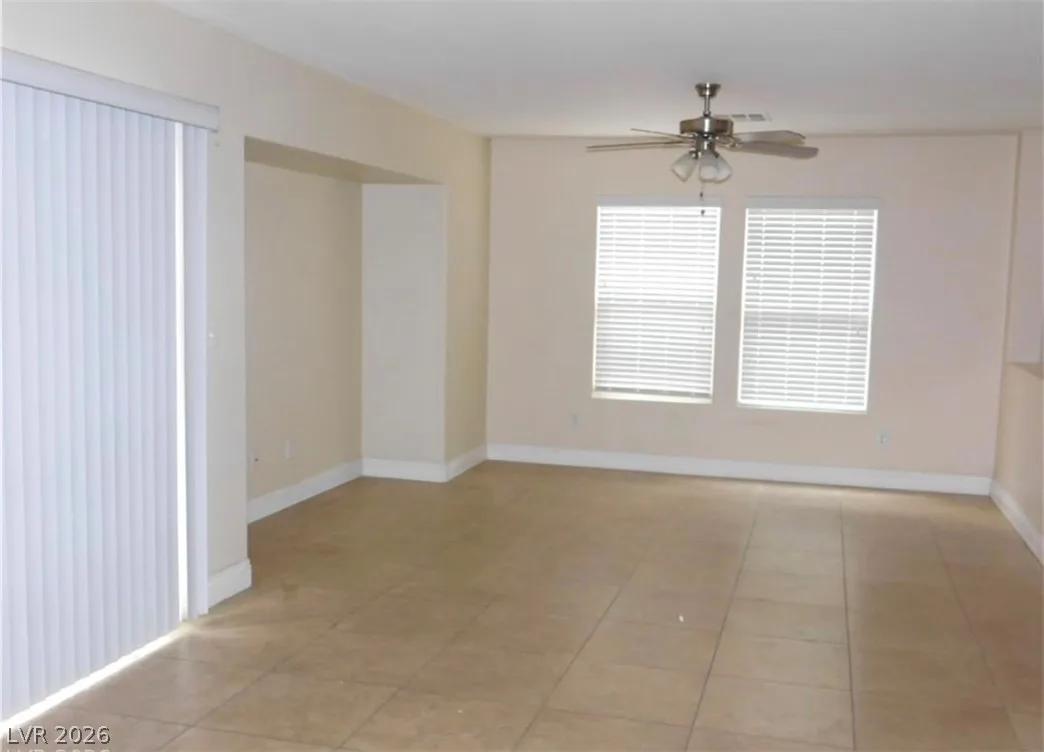 4925 Hostetler Avenue — photo 3 of 9