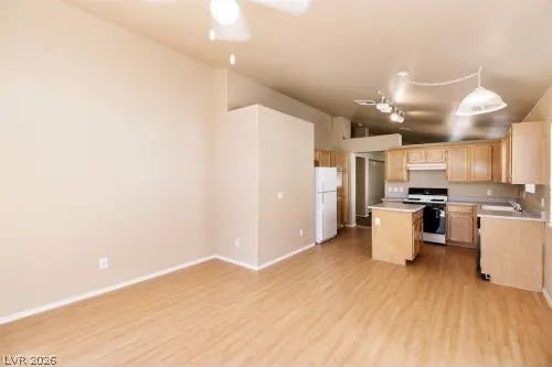 7286 Golden Star Avenue — photo 2 of 10