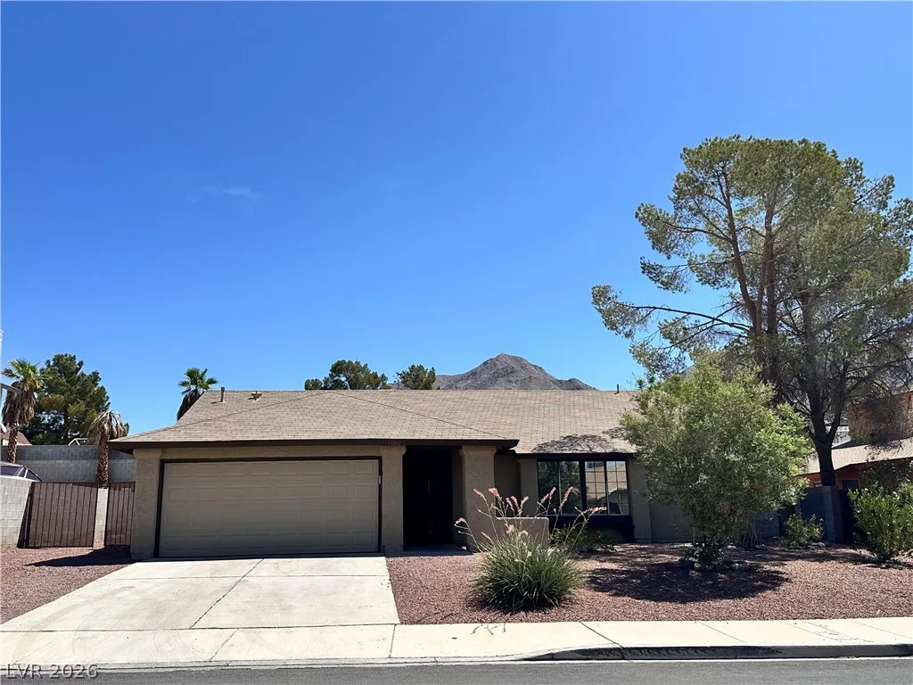 1700 Rolling Hills Drive — photo 2