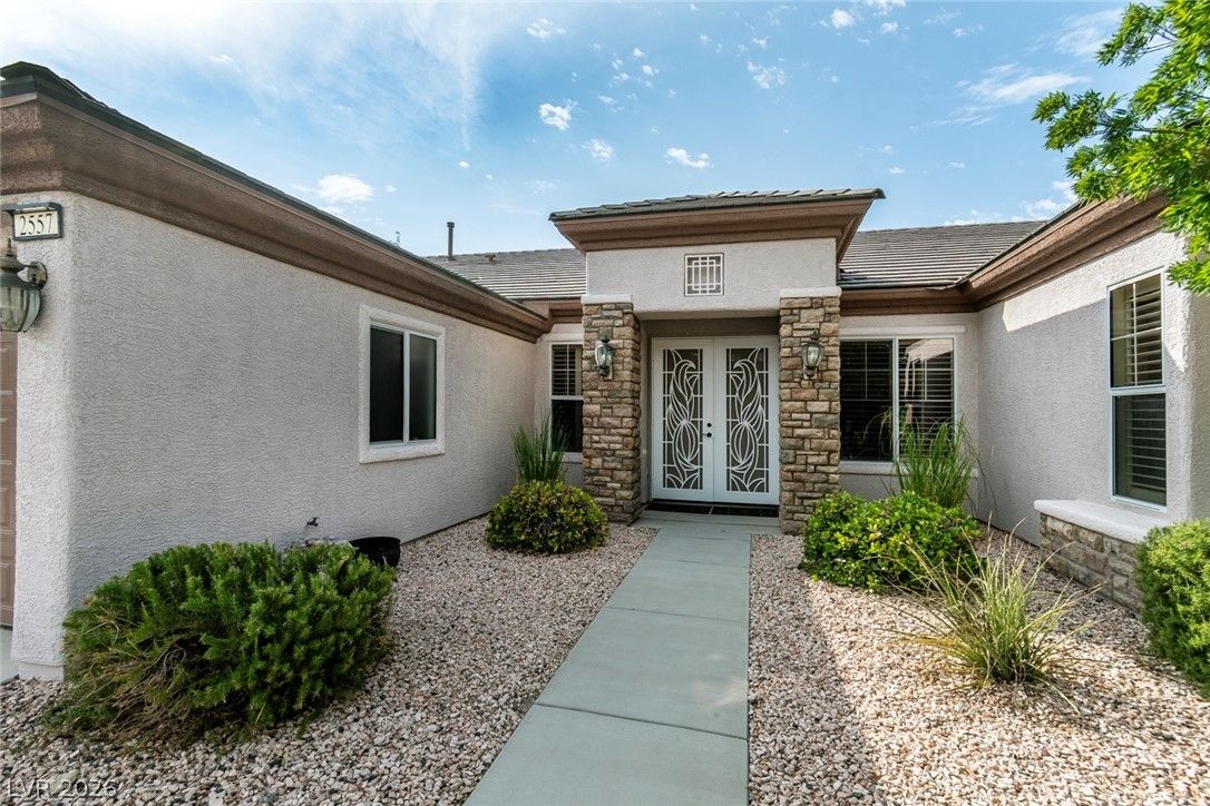 2557 Forest City Drive — photo 2