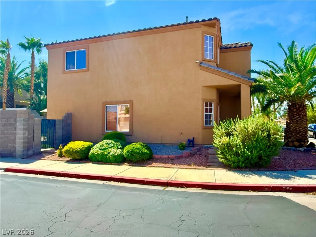 1212 Diamond Valley Street — photo 2