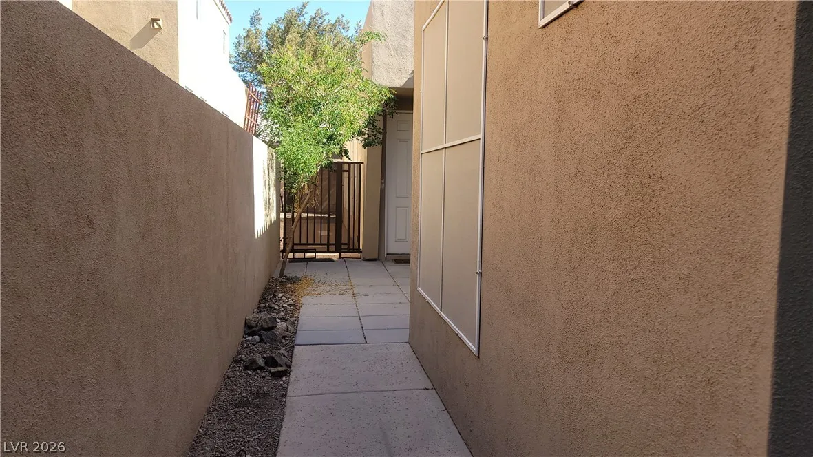 9184 Long Island Street — photo 2