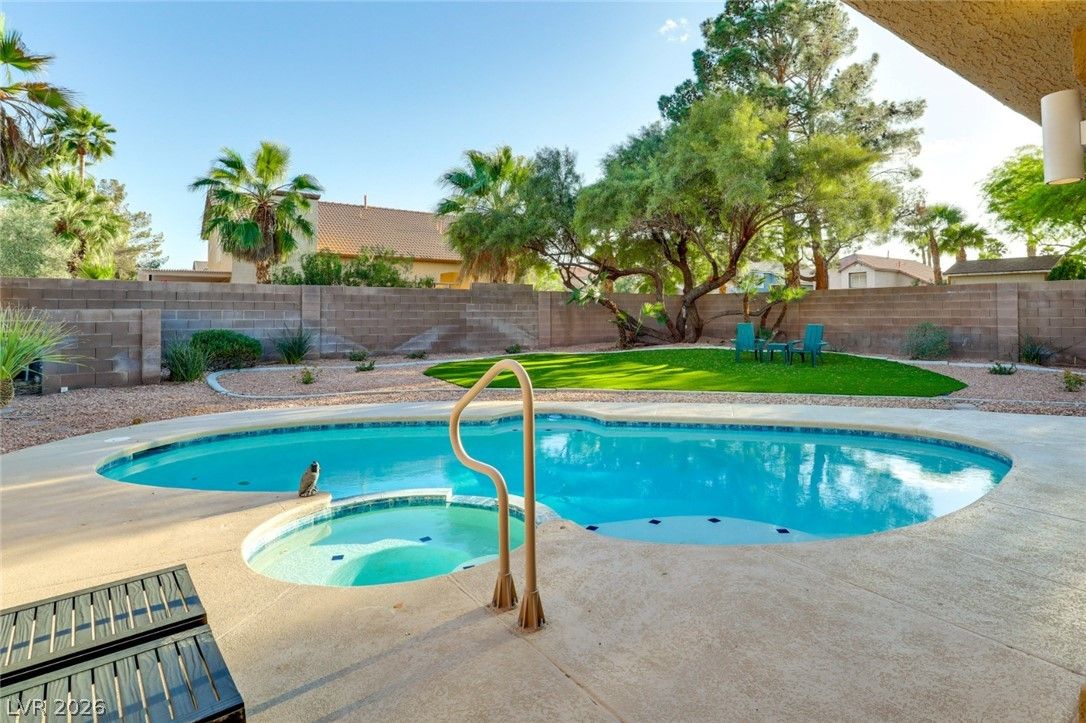 1045 Thornfield Lane — photo 3