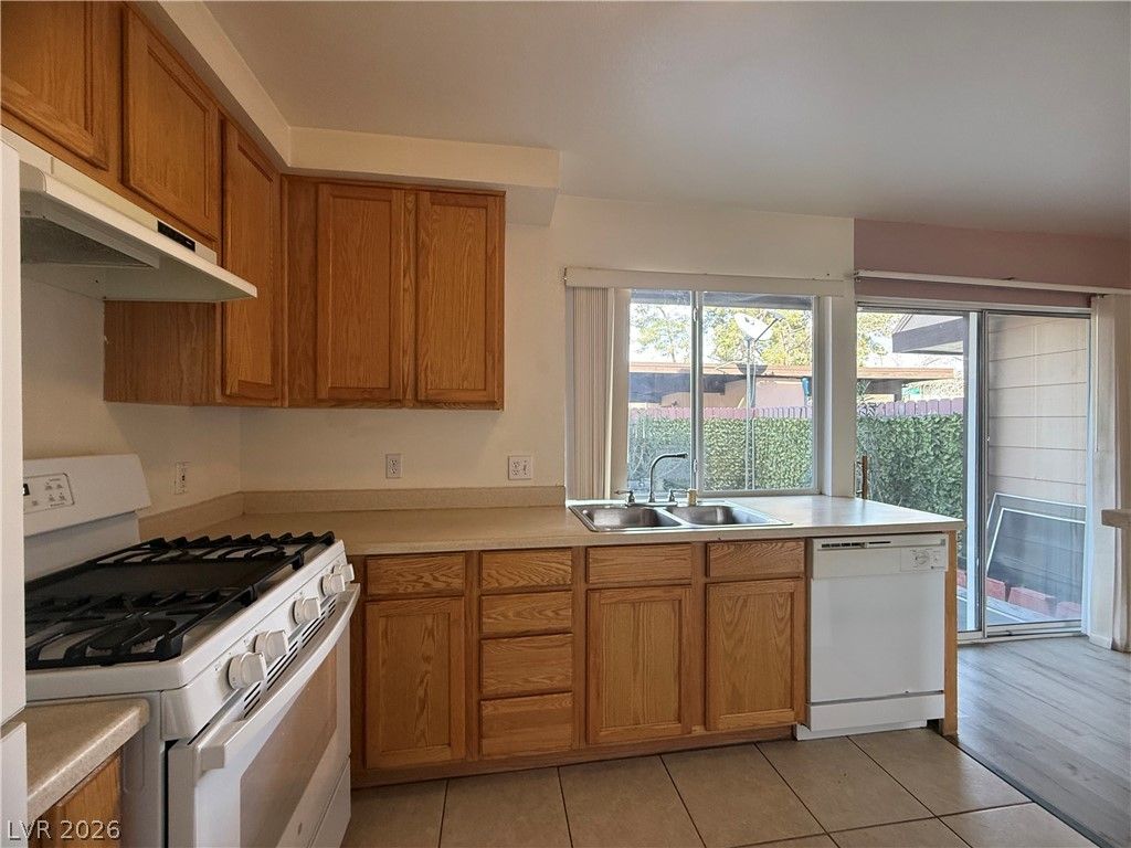 6211 Meadowhaven Lane — photo 4