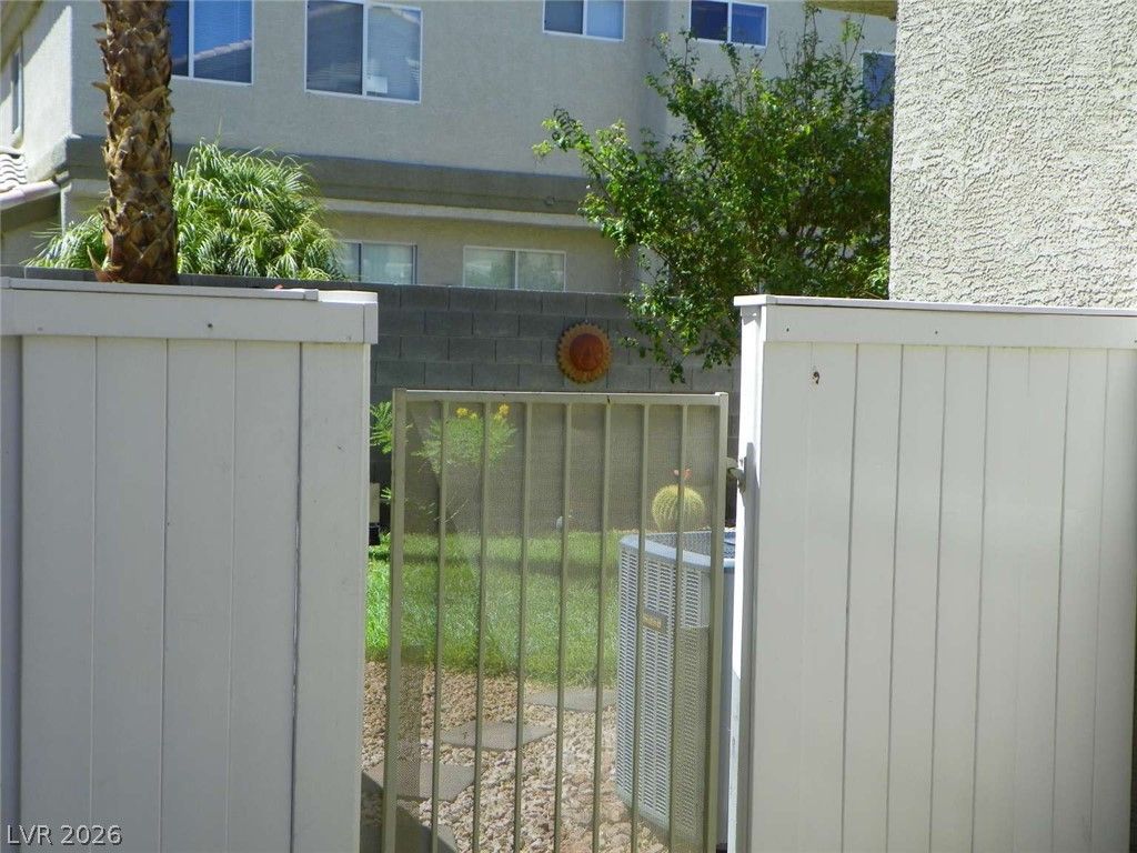 6233 Ordaz Avenue 103 — photo 4