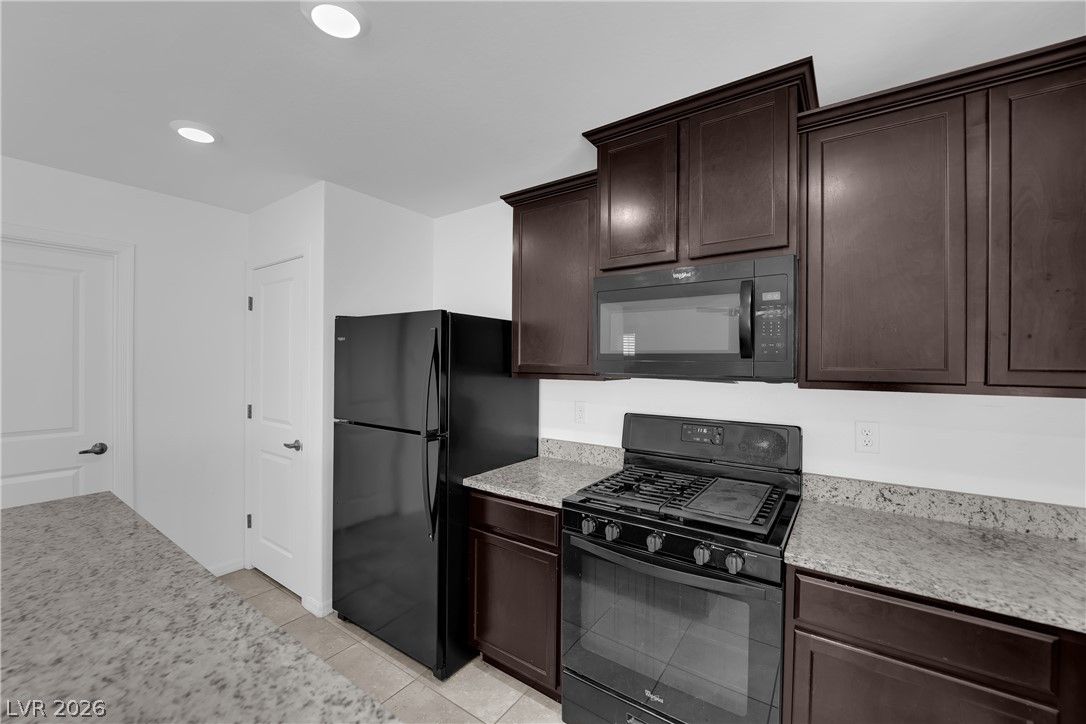 6421 Broadcloth Court — photo 4