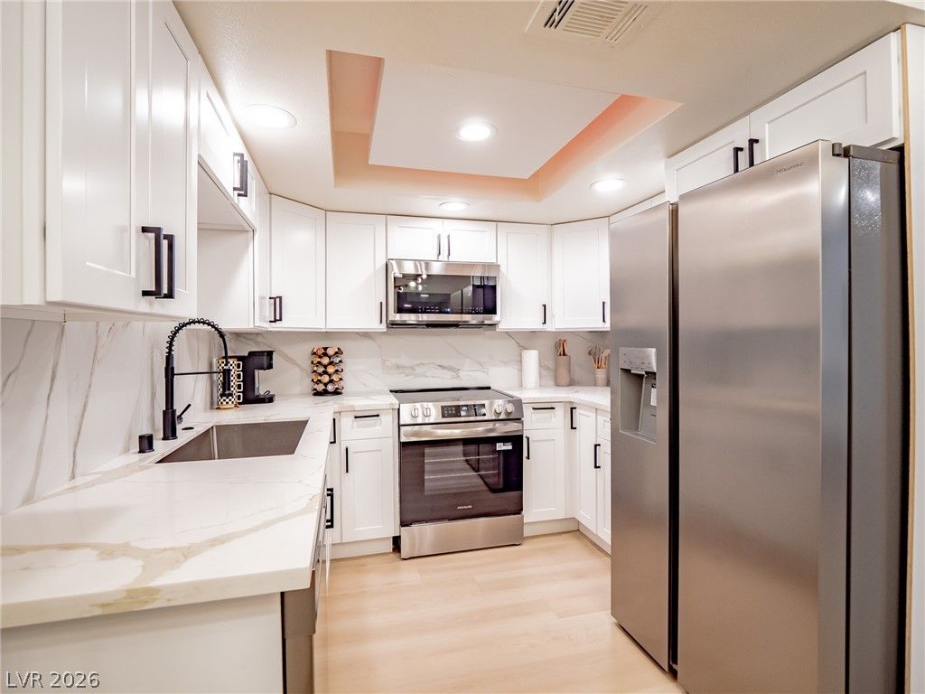 1701 East Katie Avenue 72 — photo 3 of 33