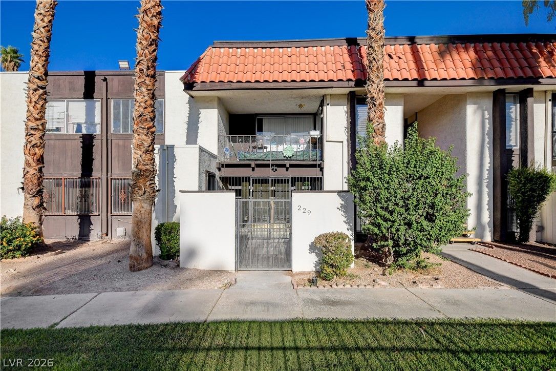 1405 Vegas Valley Drive 229 — photo 2 of 30
