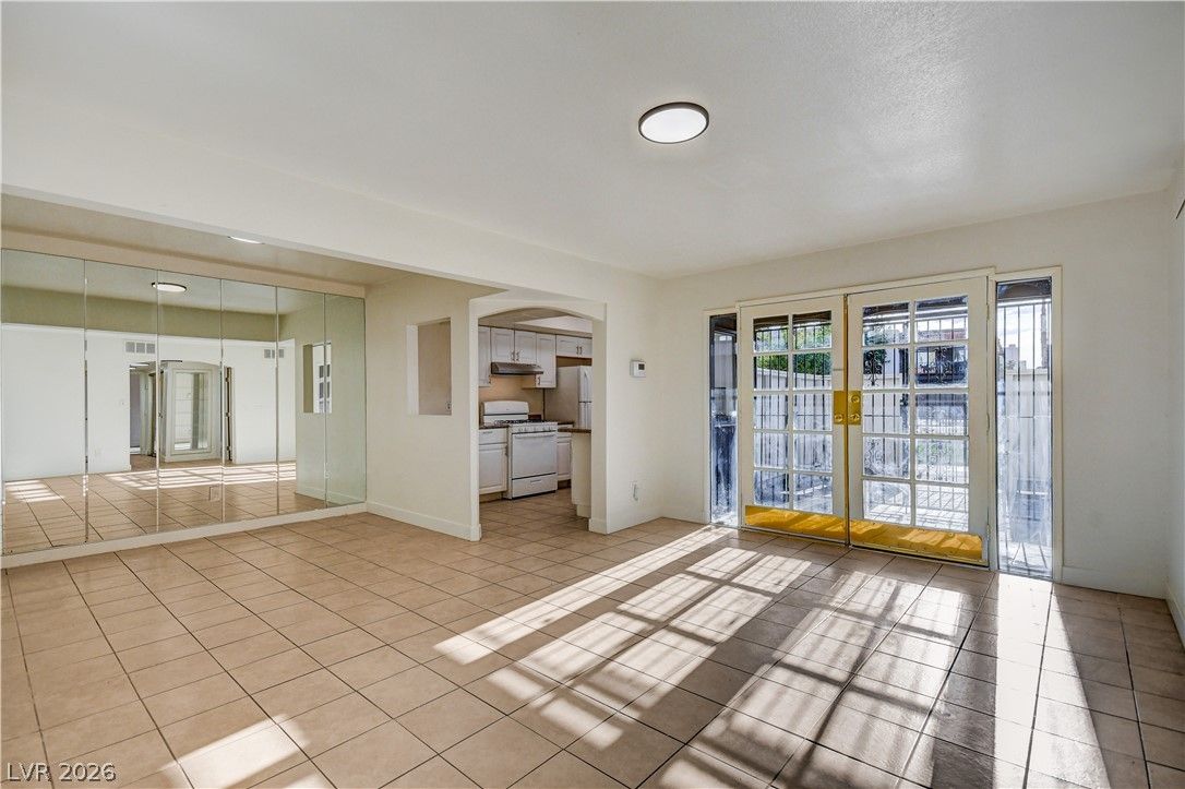 1405 Vegas Valley Drive 229 — photo 5 of 30