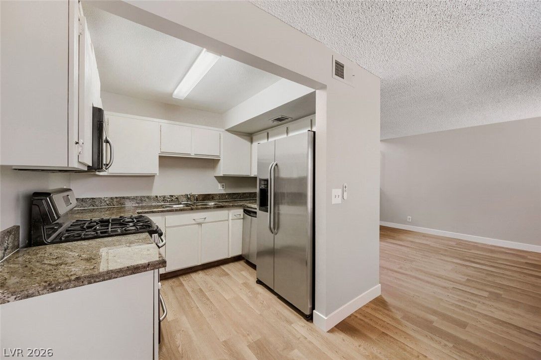 4362 Caliente Street 11 — photo 5