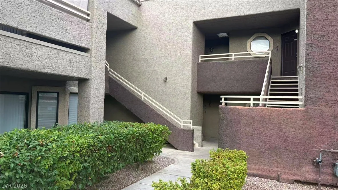 5038 South RAINBOW BL Boulevard 102 — photo 2