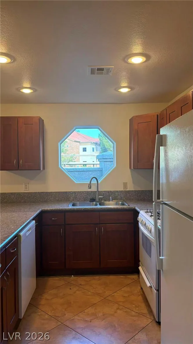 5038 South RAINBOW BL Boulevard 102 — photo 4