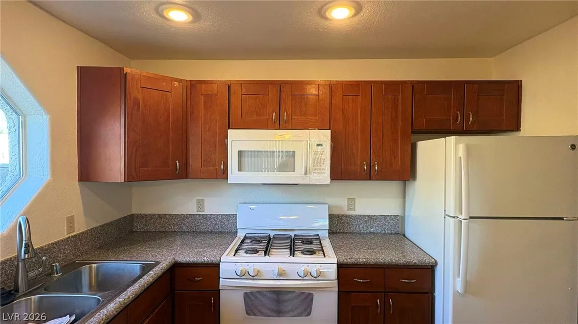5038 South RAINBOW BL Boulevard 102 — photo 5