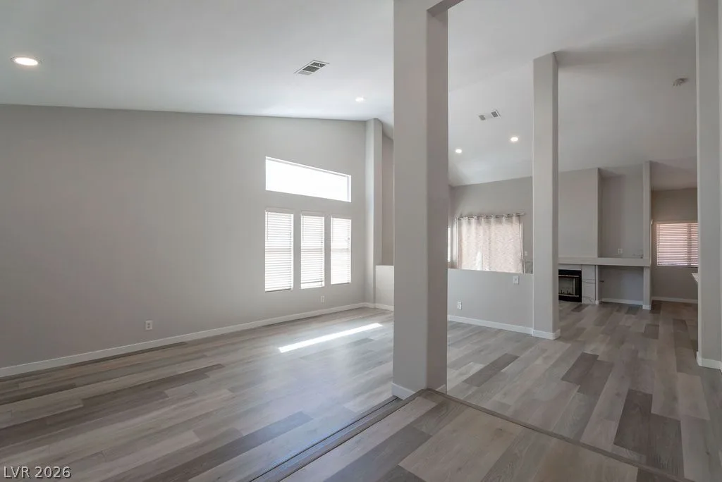 1735 Navarre Lane — photo 2