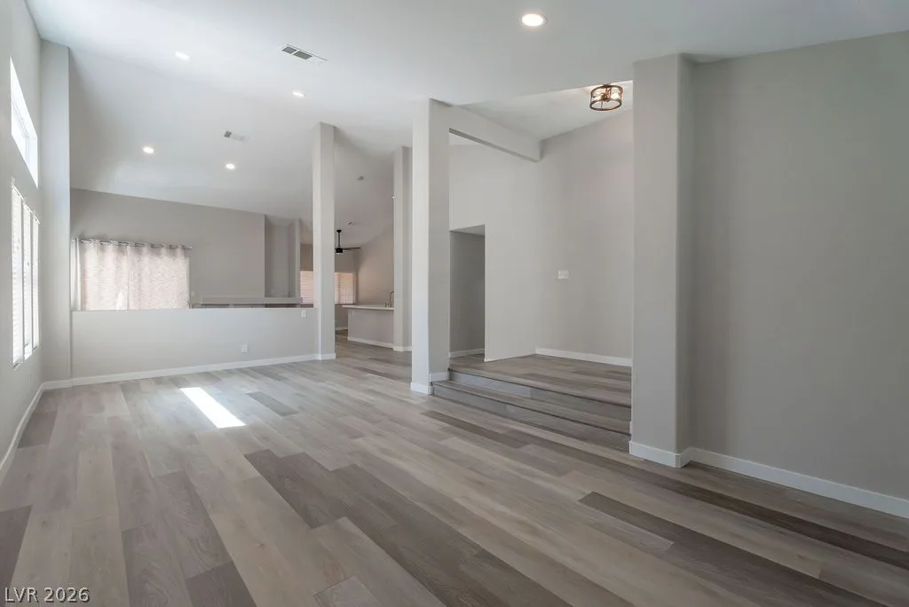 1735 Navarre Lane — photo 4