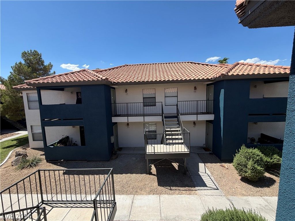 3135 South MOJAVE Road 215 — photo 1