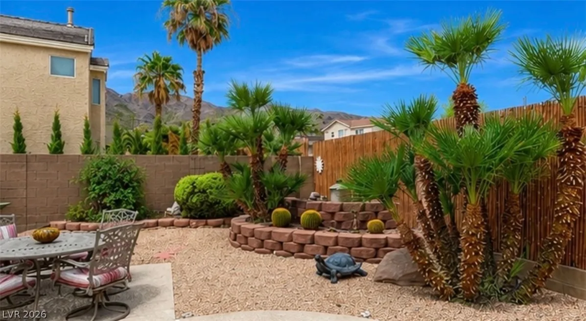 165 Mount Saint Helens Drive — photo 4 of 6