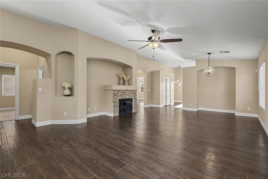 1107 Snow Roof Avenue — photo 4