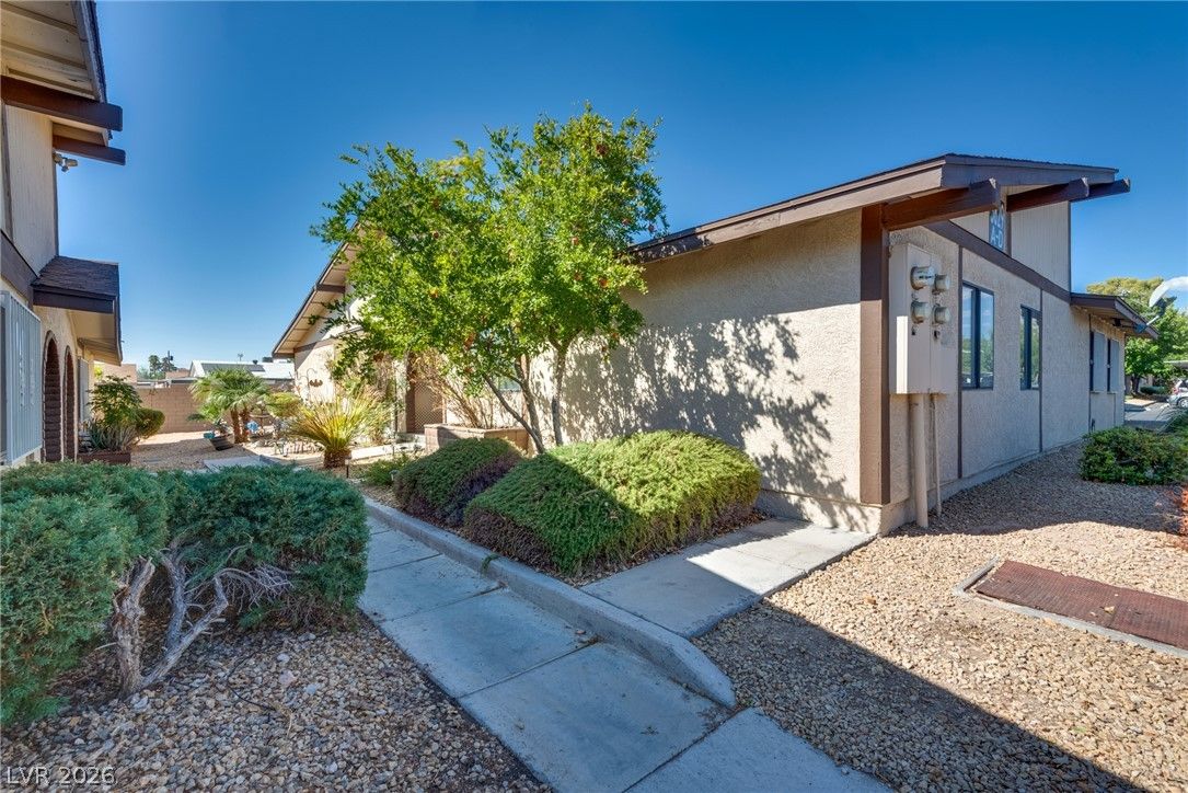 5829 Smoke Ranch Road D — photo 2