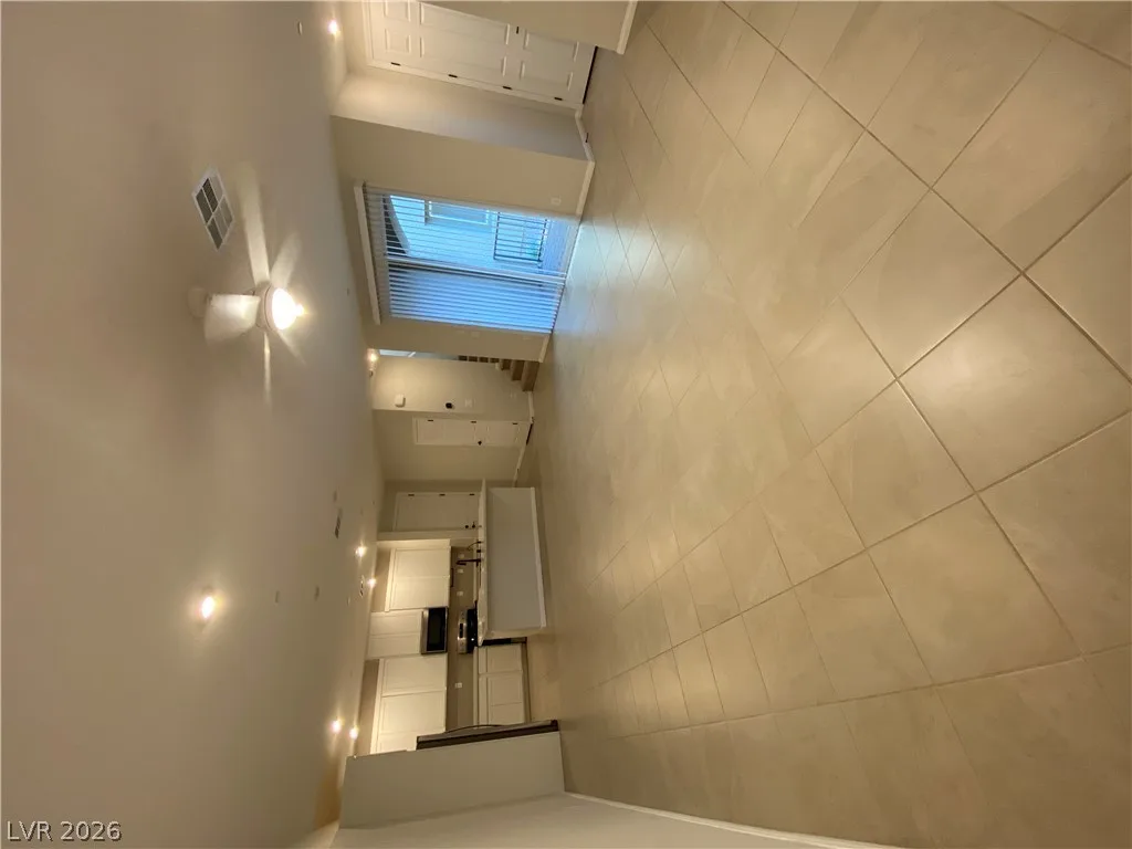 828 Royal Beekman Street — photo 5