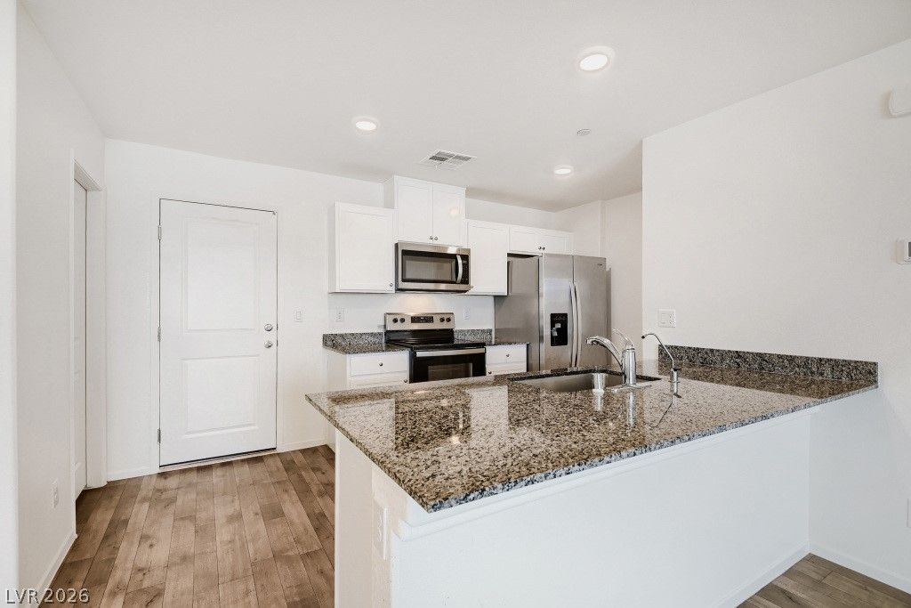 1144 Scarlet Sparrow Street — photo 3