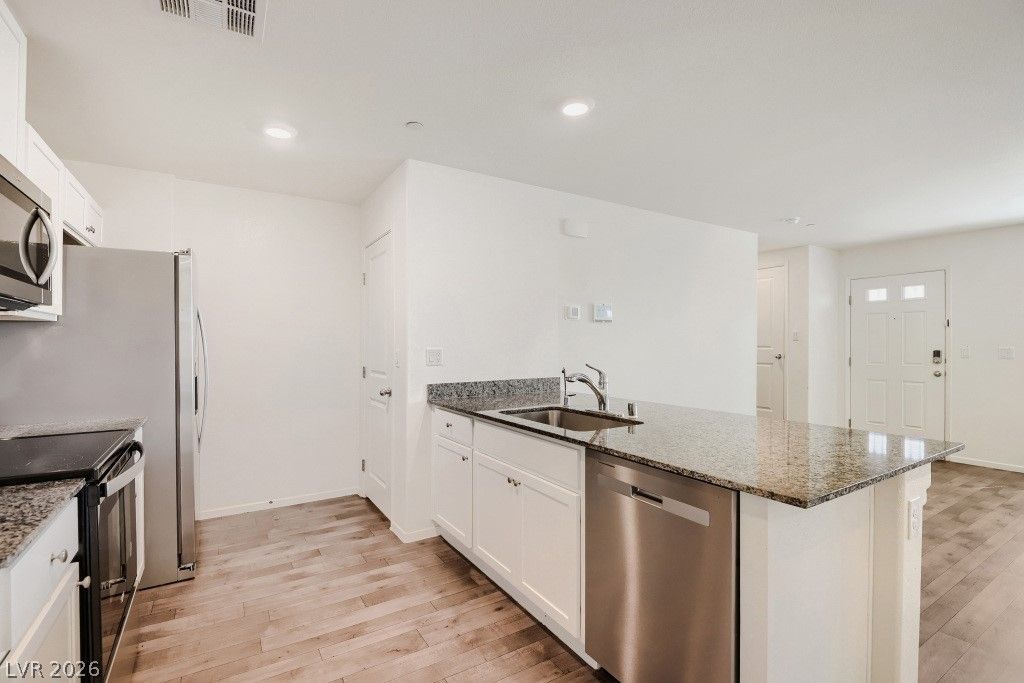 1144 Scarlet Sparrow Street — photo 4