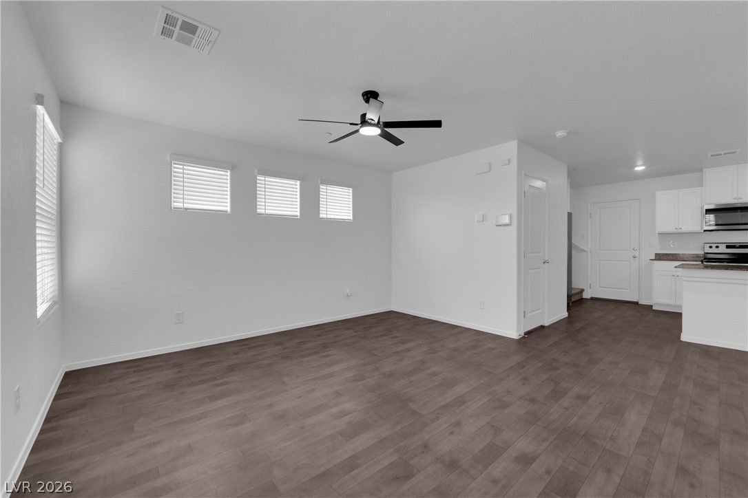 1114 Scarlet Sparrow Street — photo 3