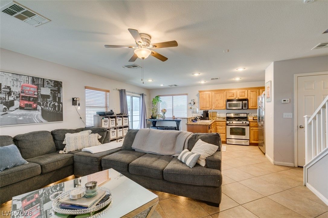 10442 Lady Angela Street — photo 4 of 32