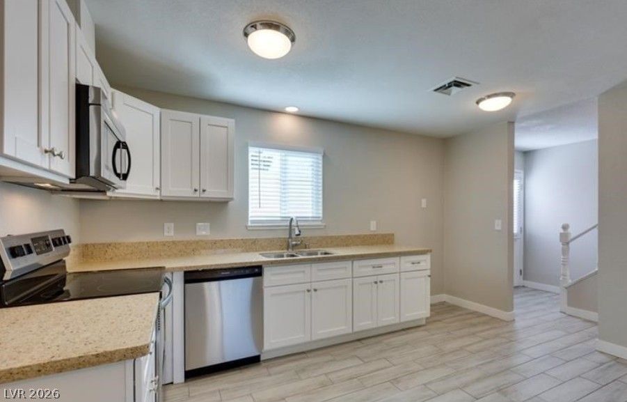 135 Greenbriar Townhouse Way — photo 5