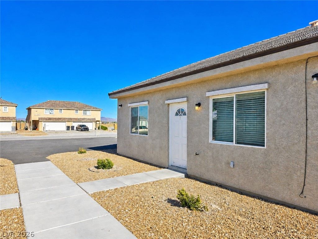 1121 Sixshooter Avenue 1 — photo 2