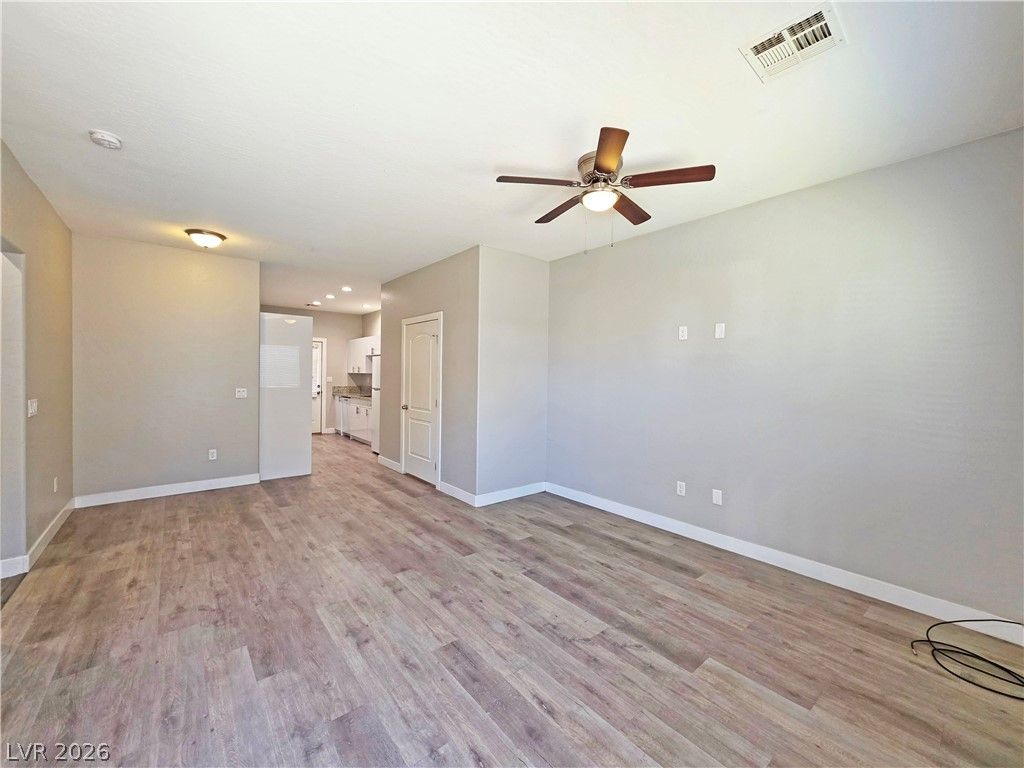 1121 Sixshooter Avenue 1 — photo 3
