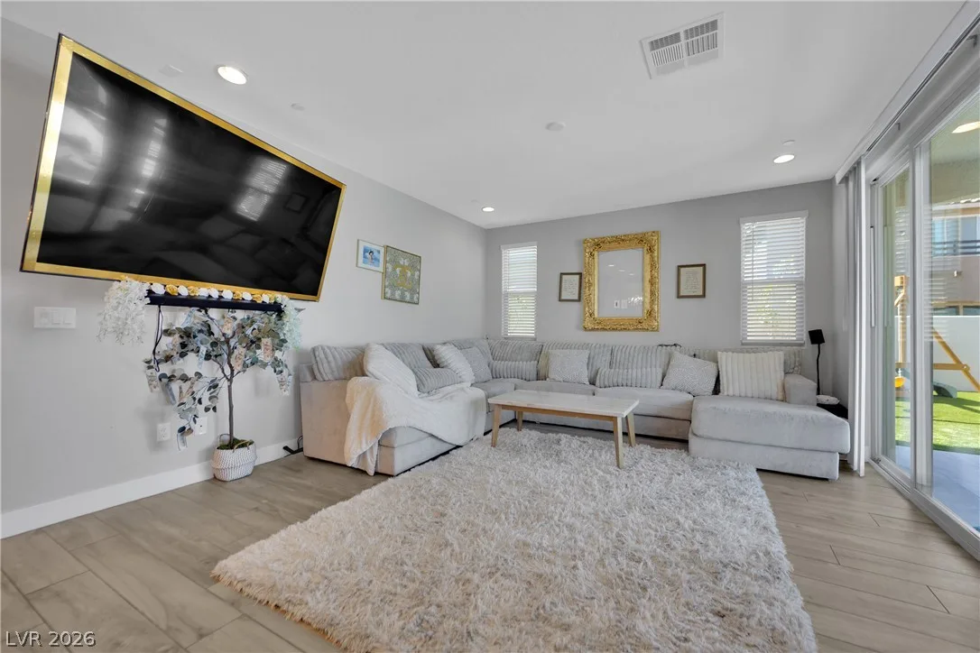 2252 Bird Of Prey Street — photo 4