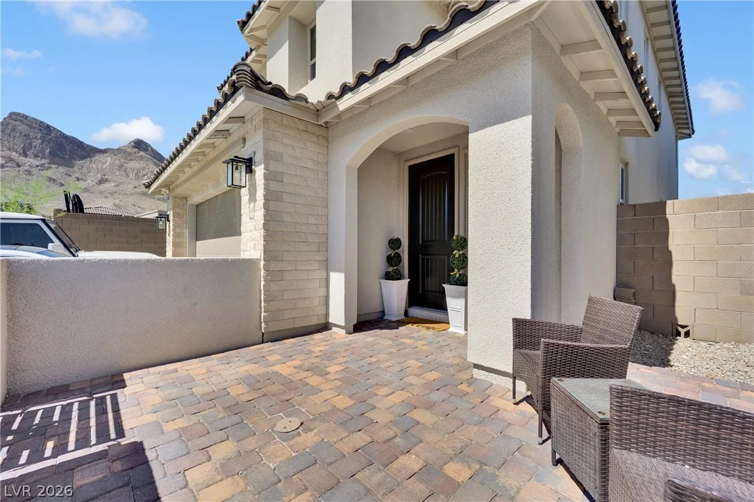 2252 Bird Of Prey Street — photo 5