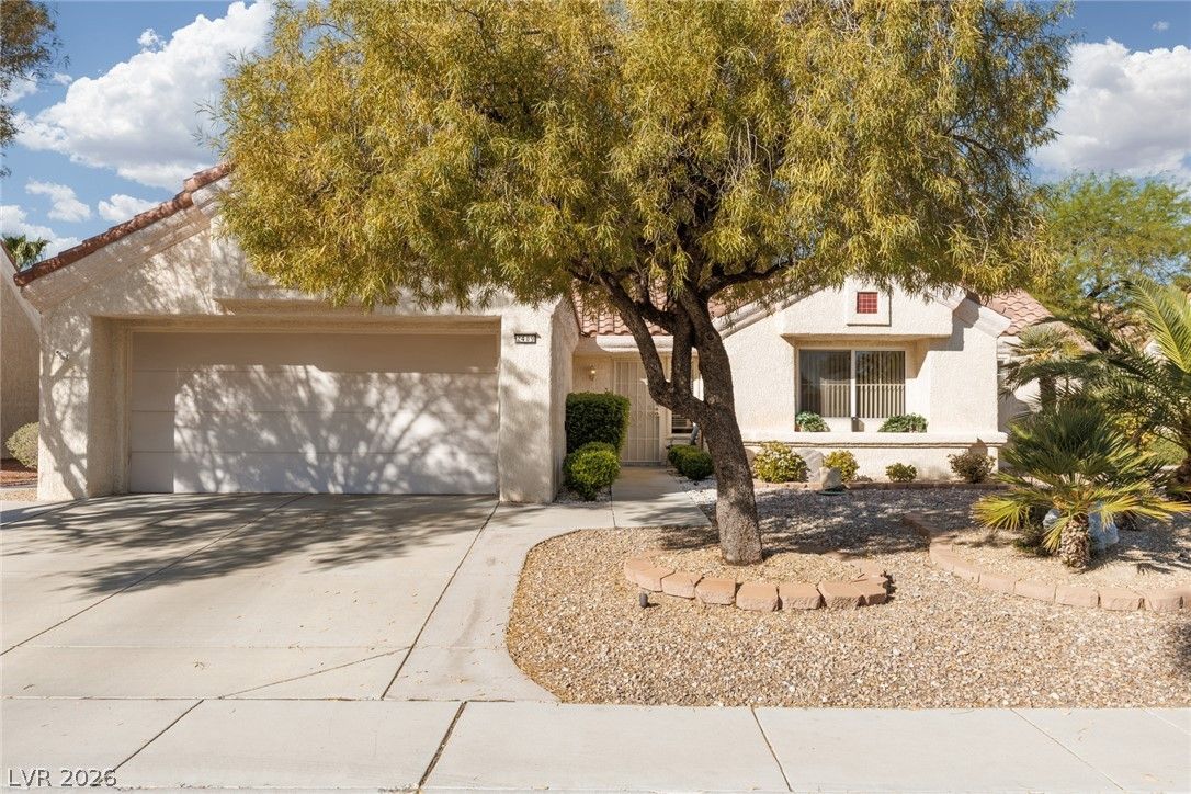 2409 Desert Sands Drive — photo 2