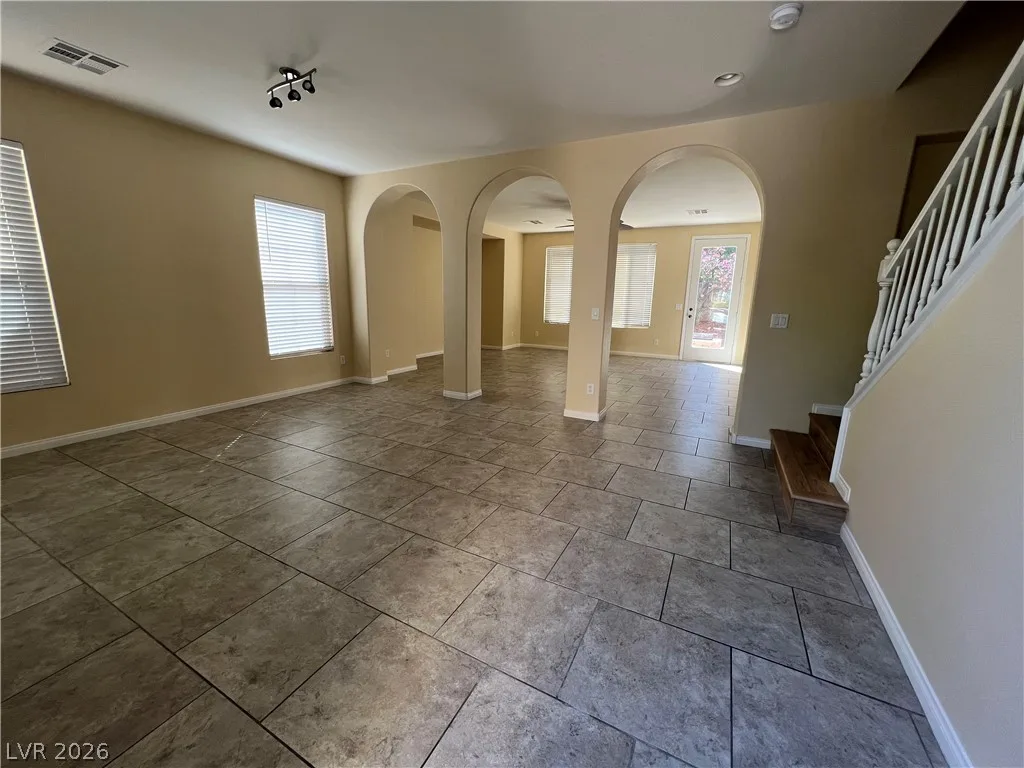 7531 TOWNSVILLE Avenue - — photo 3