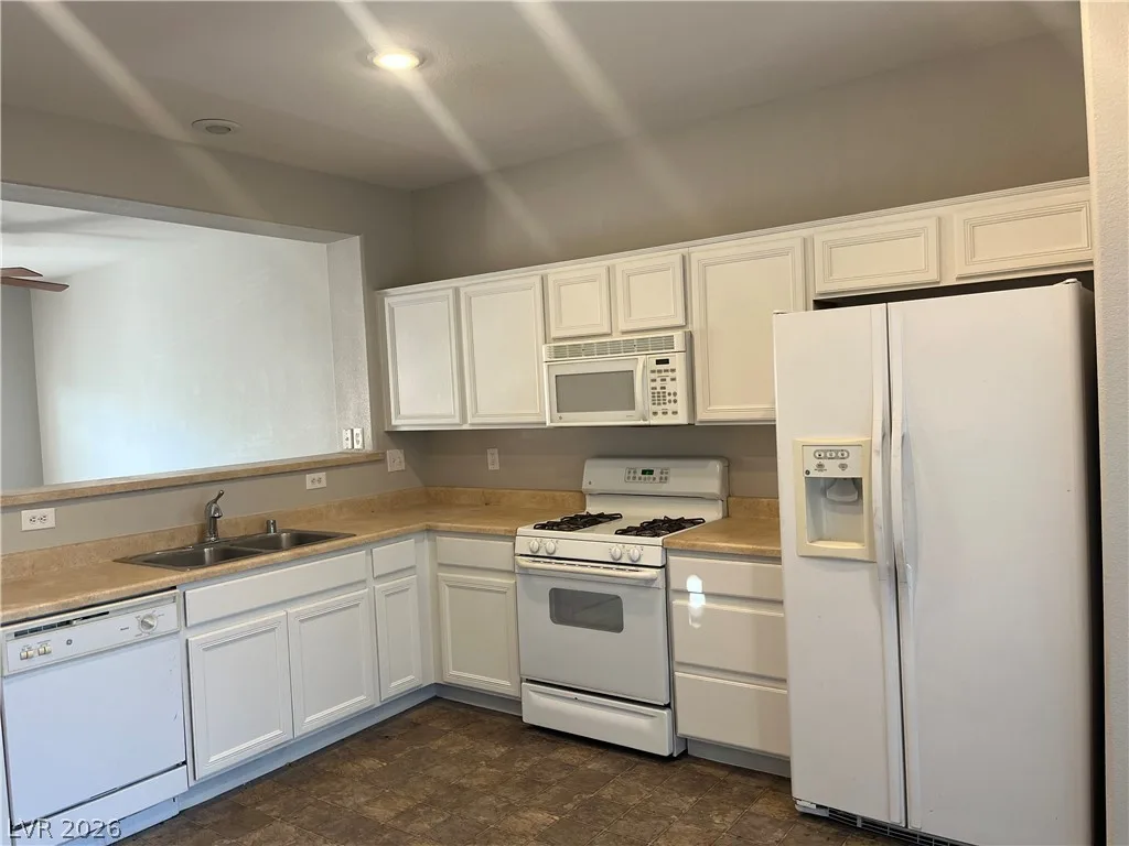 6094 Lazarro Court — photo 2
