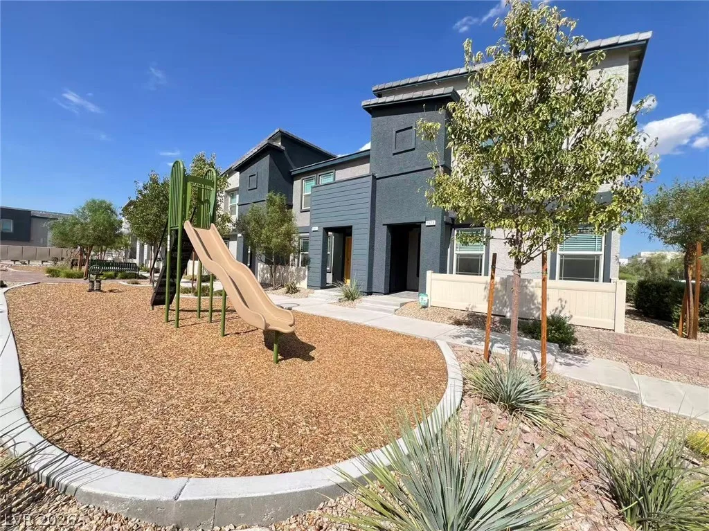 1923 Stanza Vista Street — photo 2