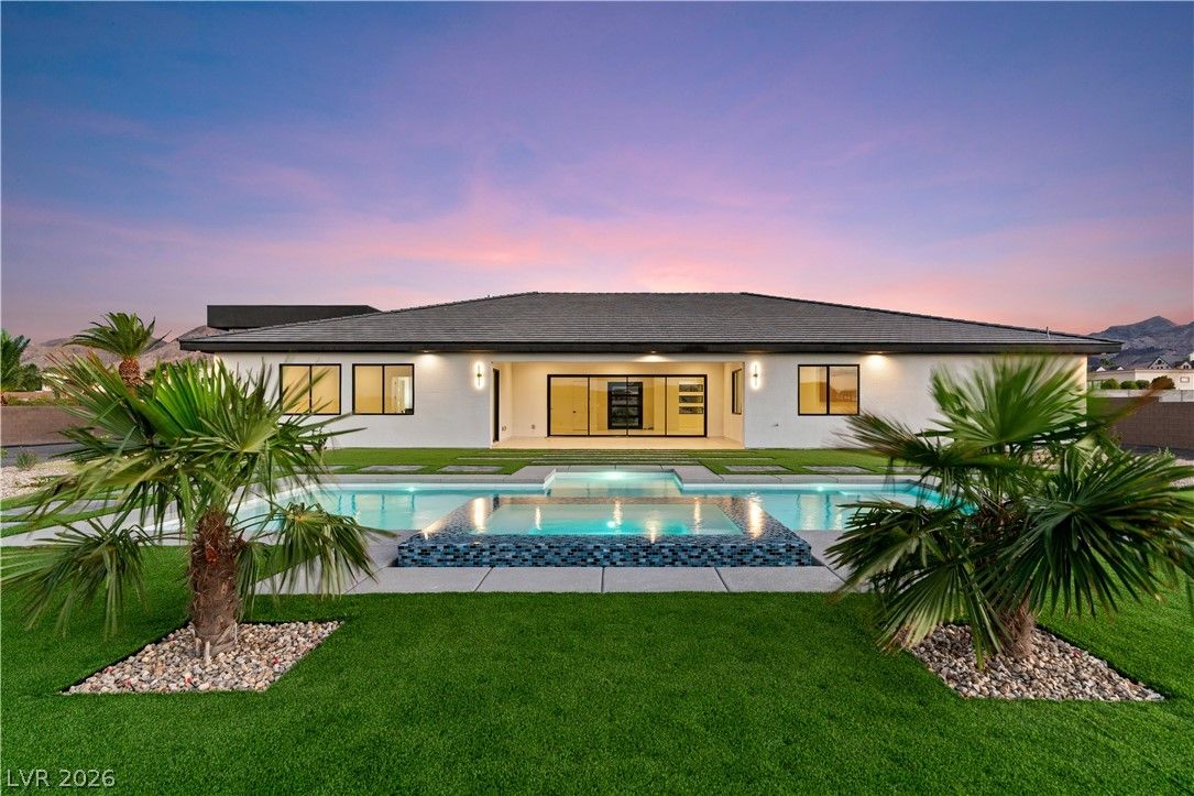 470 East Paradise Hills Drive — photo 2