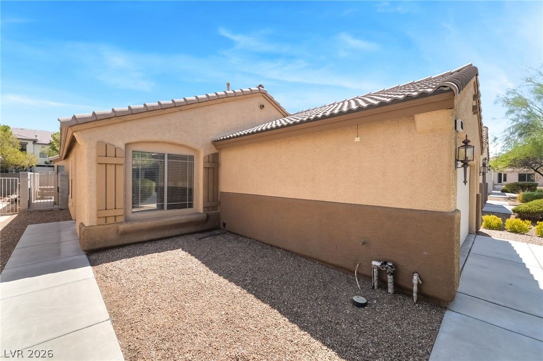 6866 Broadacres Ranch Street — photo 4 of 31