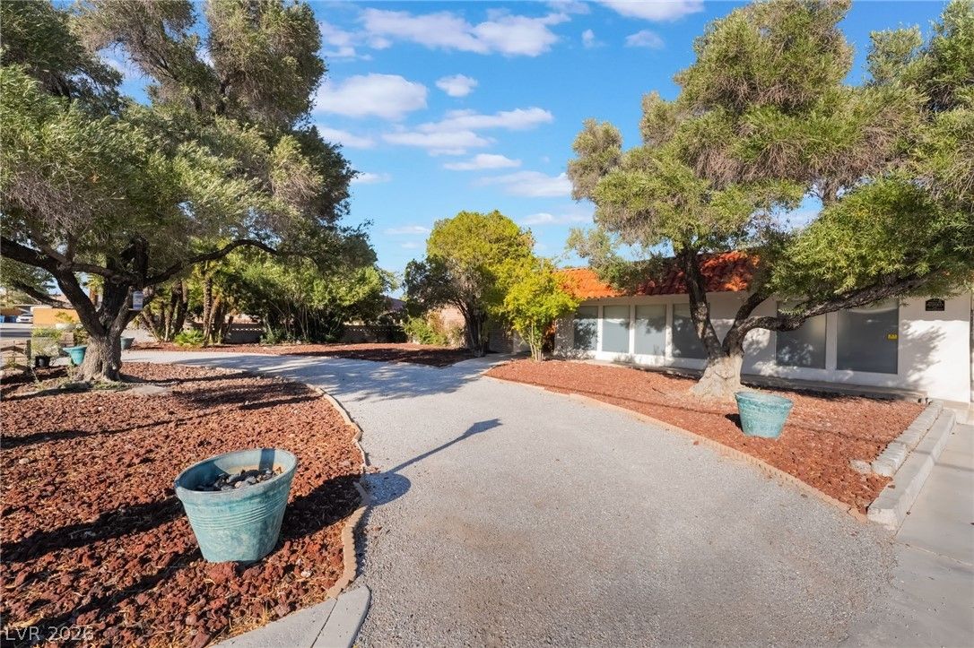 909 Cashman Drive — photo 2