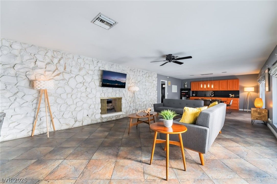 909 Cashman Drive — photo 4