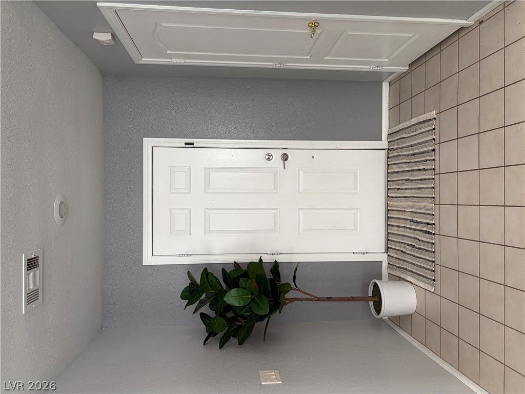 1013 Black Olive — photo 4 of 47