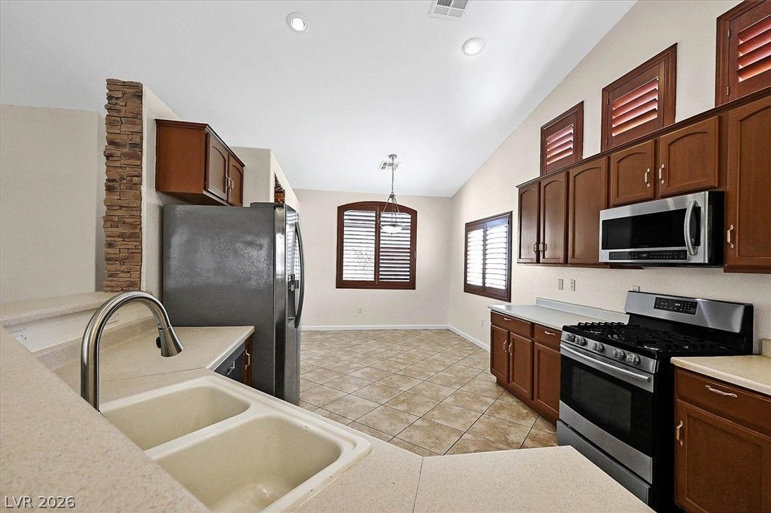 5840 Coconut Creek Street — photo 4