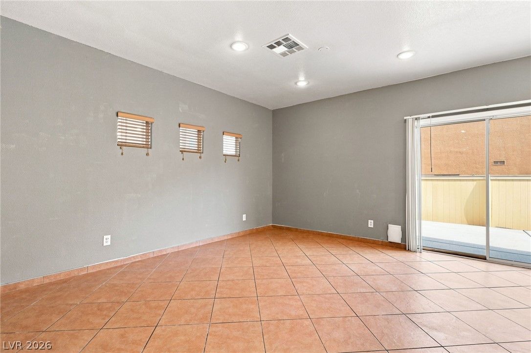 6180 Pacific Dogwood Avenue — photo 4 of 23