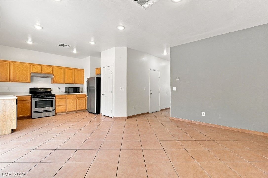 6180 Pacific Dogwood Avenue — photo 5 of 23