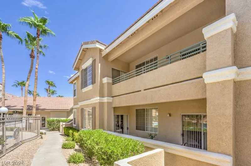 9901 Trailwood Drive 2147 — photo 3