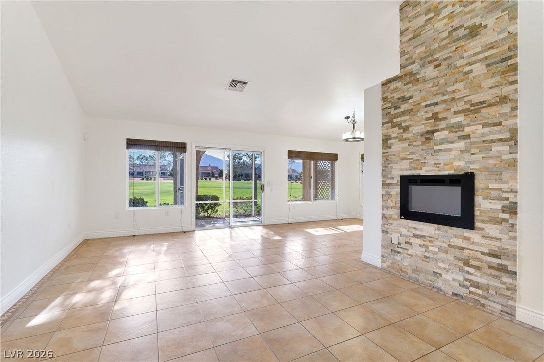 2821 Linkview Drive — photo 4 of 17