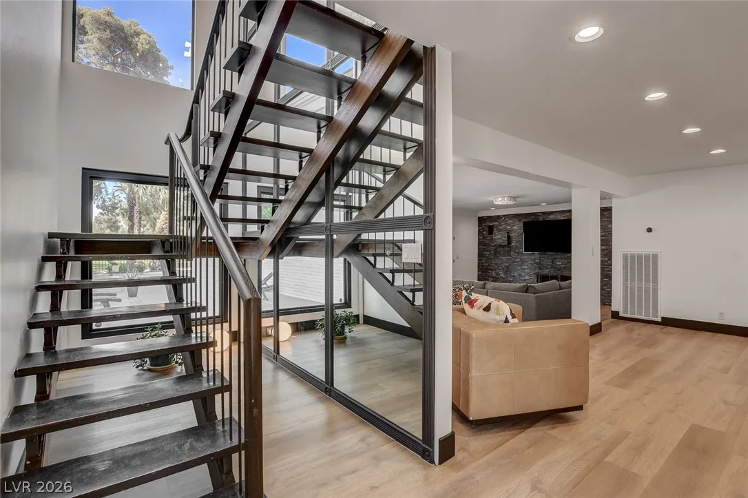 828 Vegas Valley Drive — photo 4