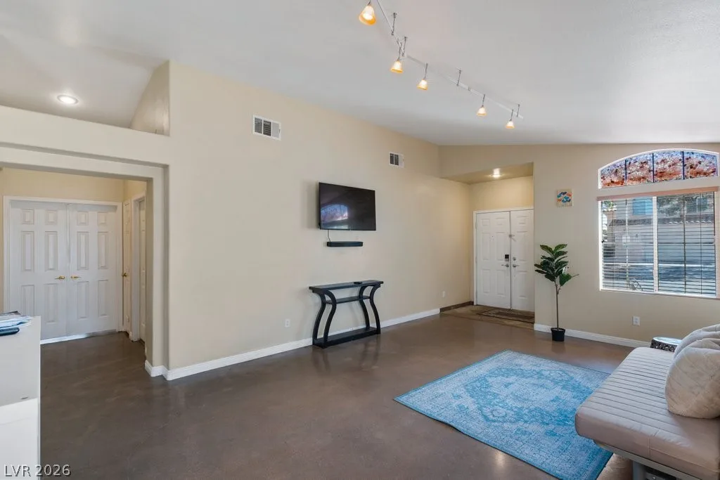 9828 Pioneer Avenue — photo 5