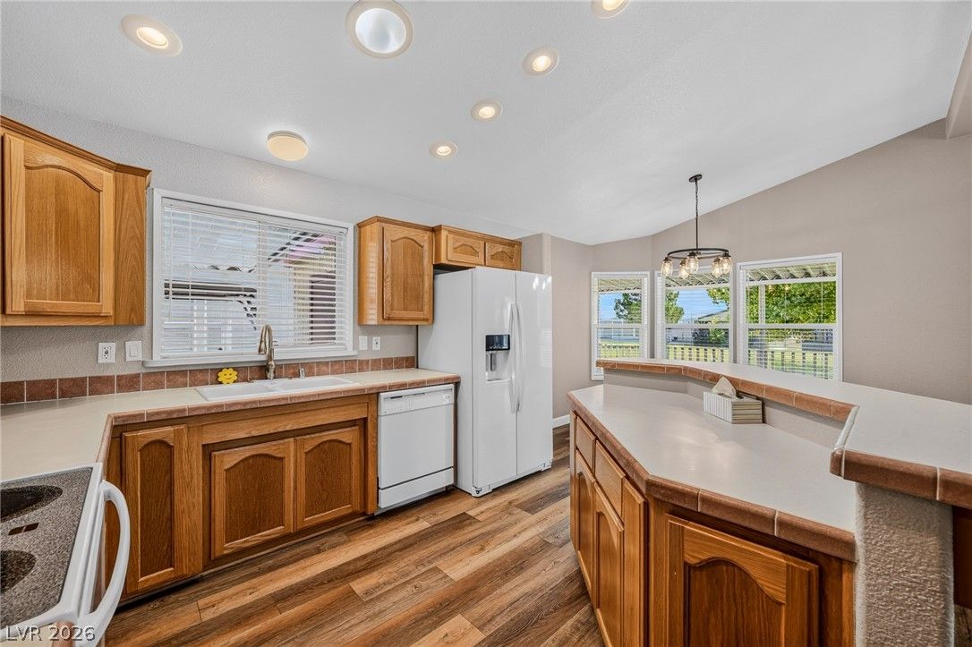 840 Montecito Drive — photo 3
